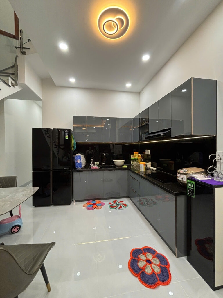 công trình nhà chị kim ngân ở kp tân long, chiêu liêu, bình dương. 4 bep