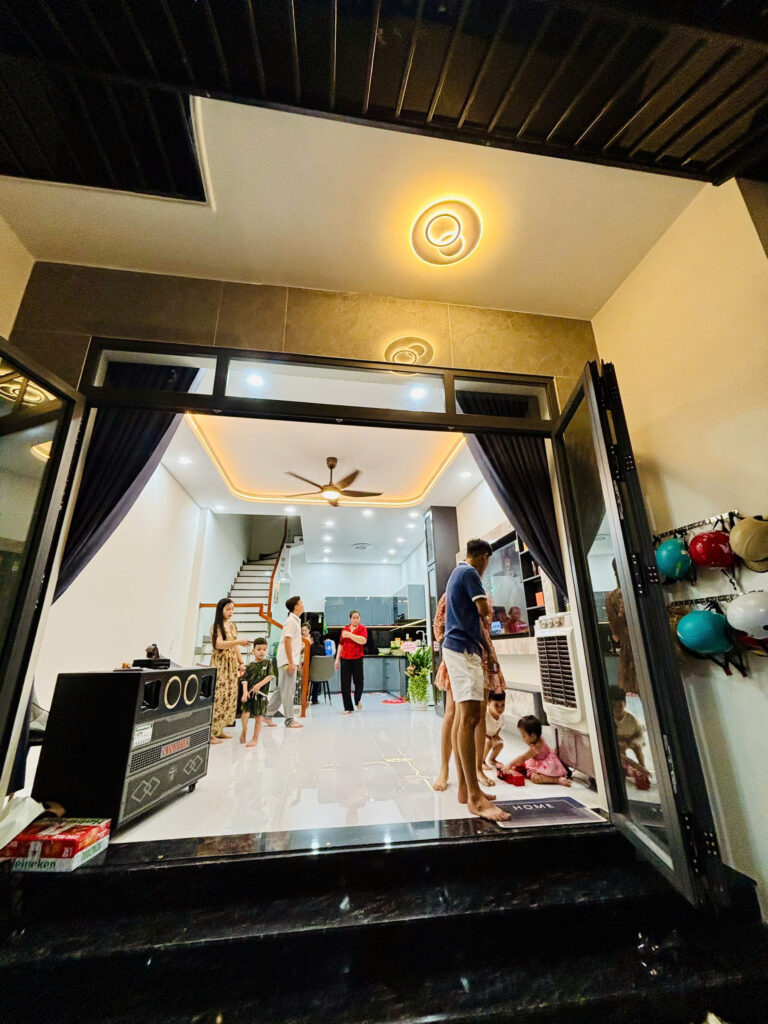 công trình nhà chị kim ngân ở kp tân long, chiêu liêu, bình dương. 2 cua chinh 1